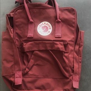 Fjallraven Kanken Backpack Plum One-Size Unisex